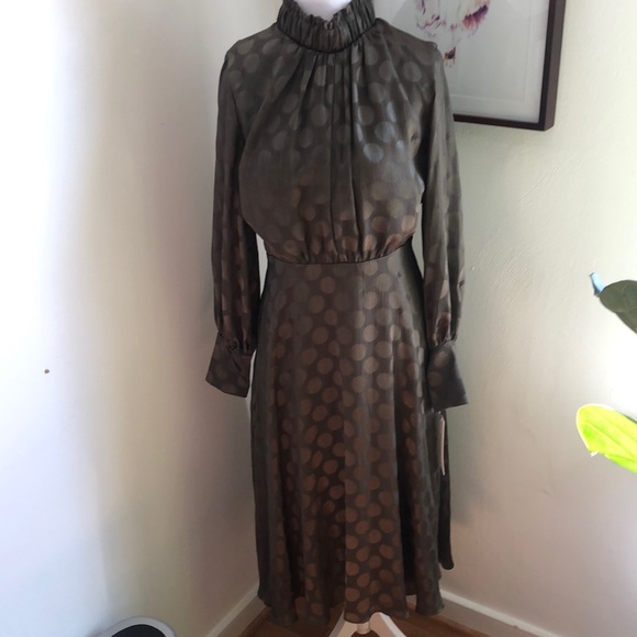 Beautiful olive green with circle details dress - Picture 2 of 11